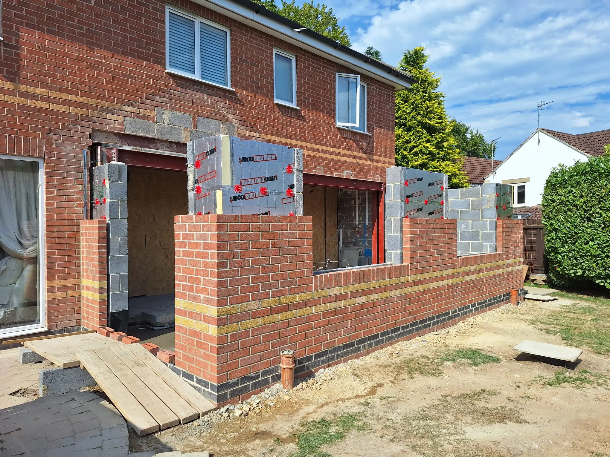 Brickwork and insulation at the corner