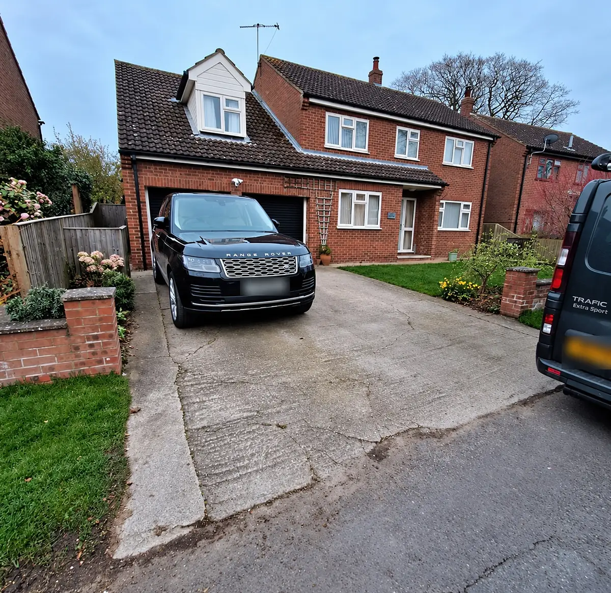 Cracked concrete driveway before the work