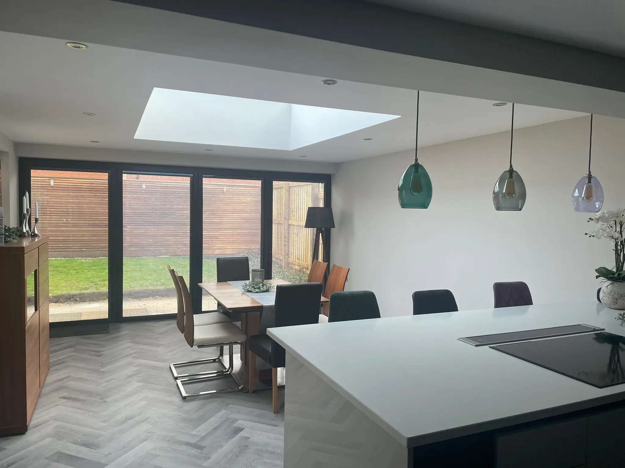 Kitchen with island in a new extension
