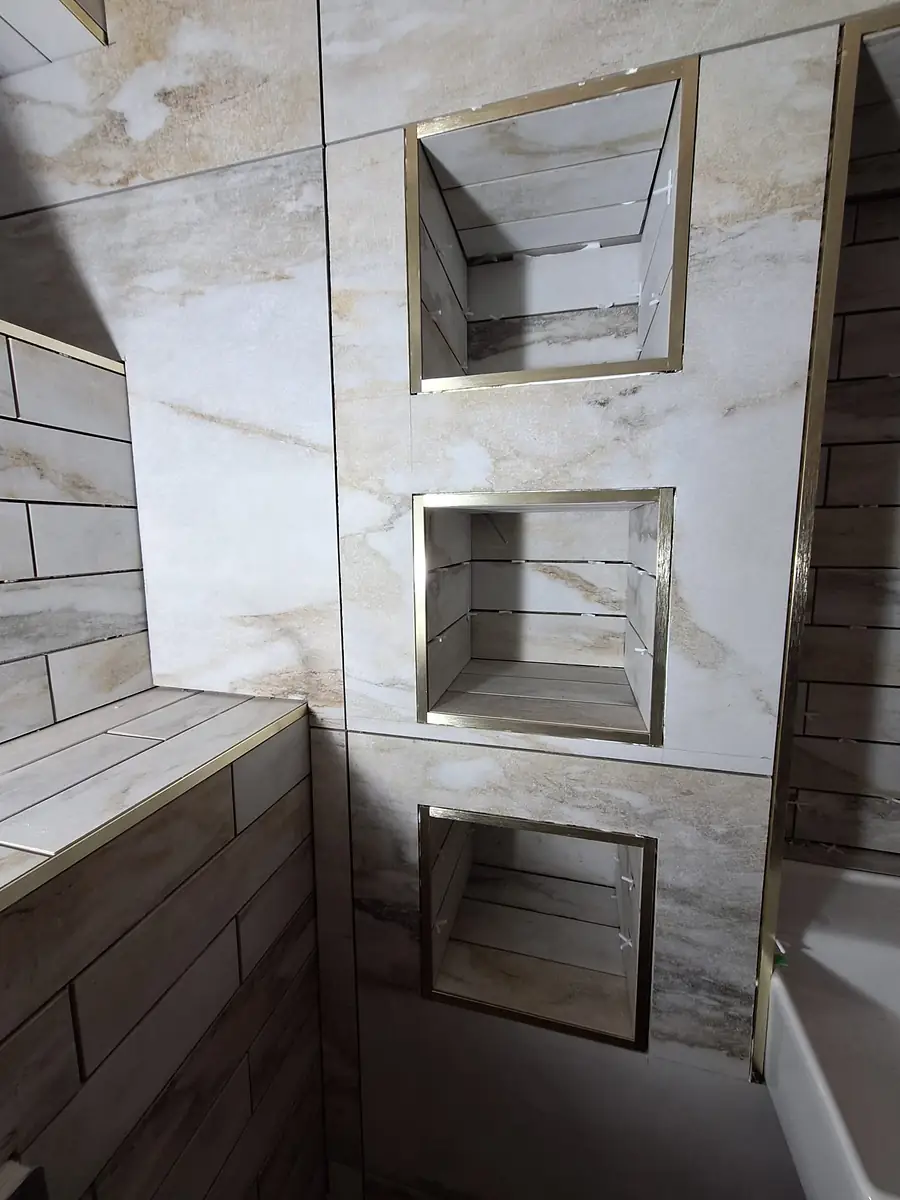 Marble effect shower with built in niches