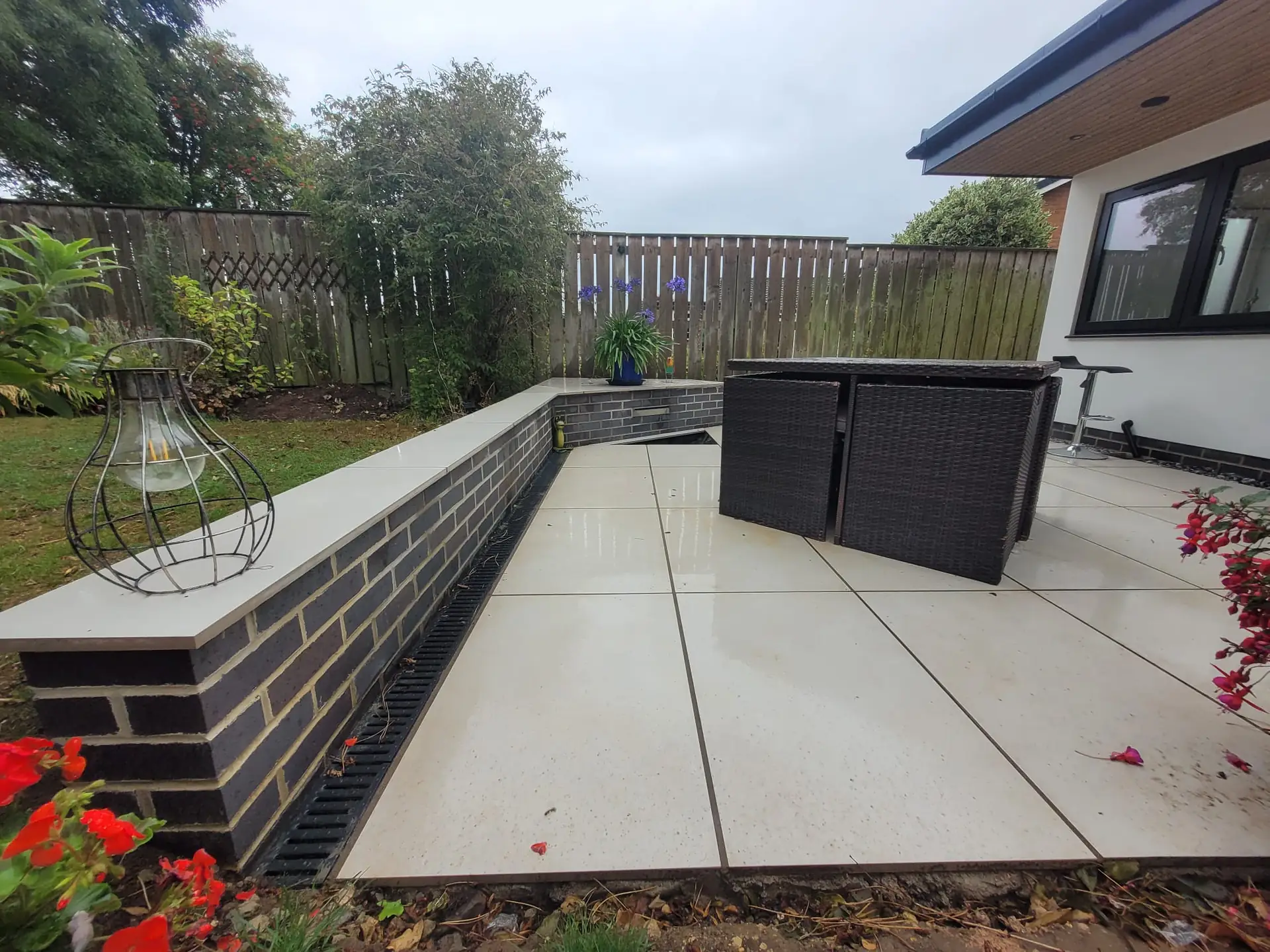 Rendered extension with a porcelain terrace